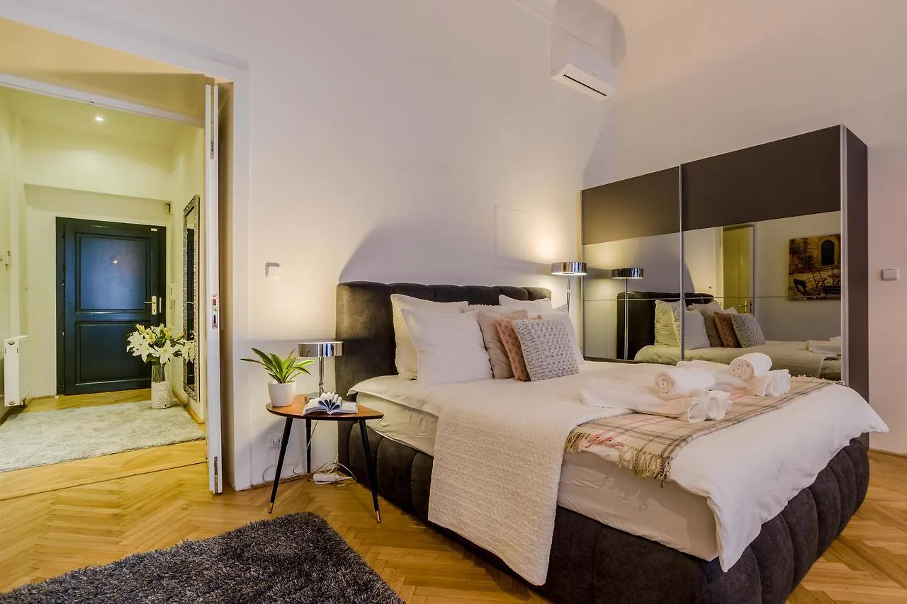 Royal Route Residence Prag 0*,