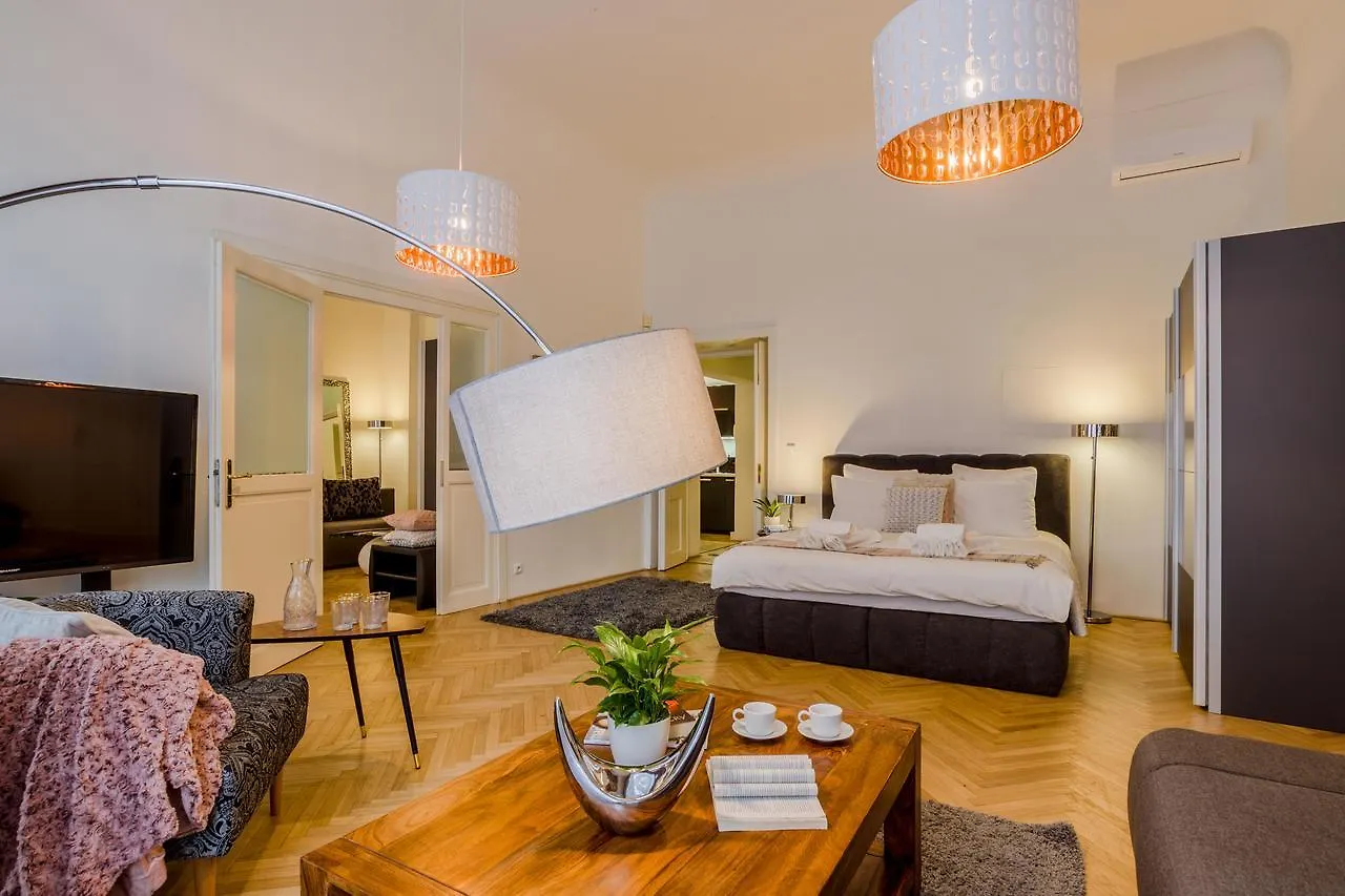 Apartment Royal Route Residence Prague