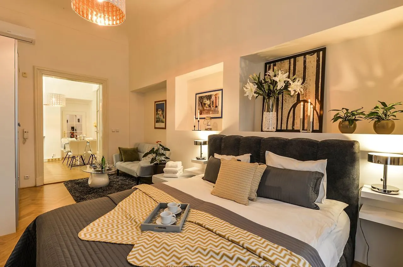 Apartment Royal Route Residence Prague